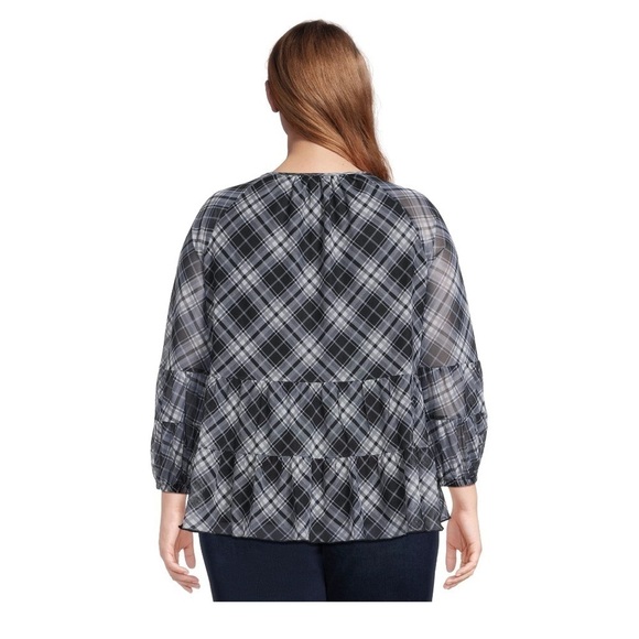 Terra & Sky 1X long sleeve smocked mesh top - Picture 2 of 5